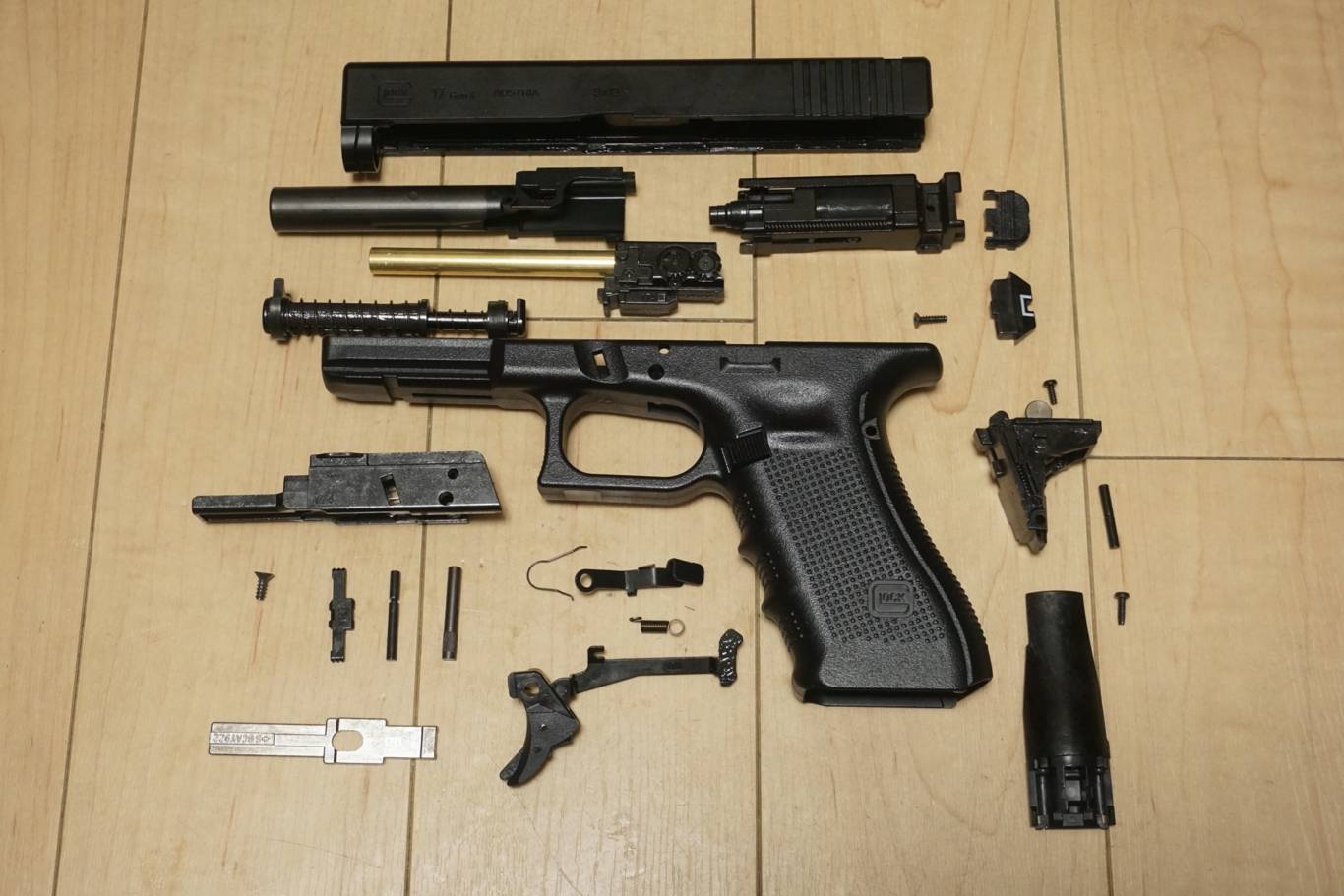 東京マルイ Glock 17 Gen.4 GBBの分解レビュー（完全分解） | エボログ